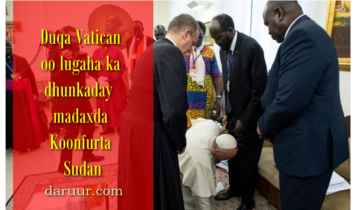 Duqa Vatican oo lugaha ka dhunkaday madaxda Koonfurta Sudan sawirro