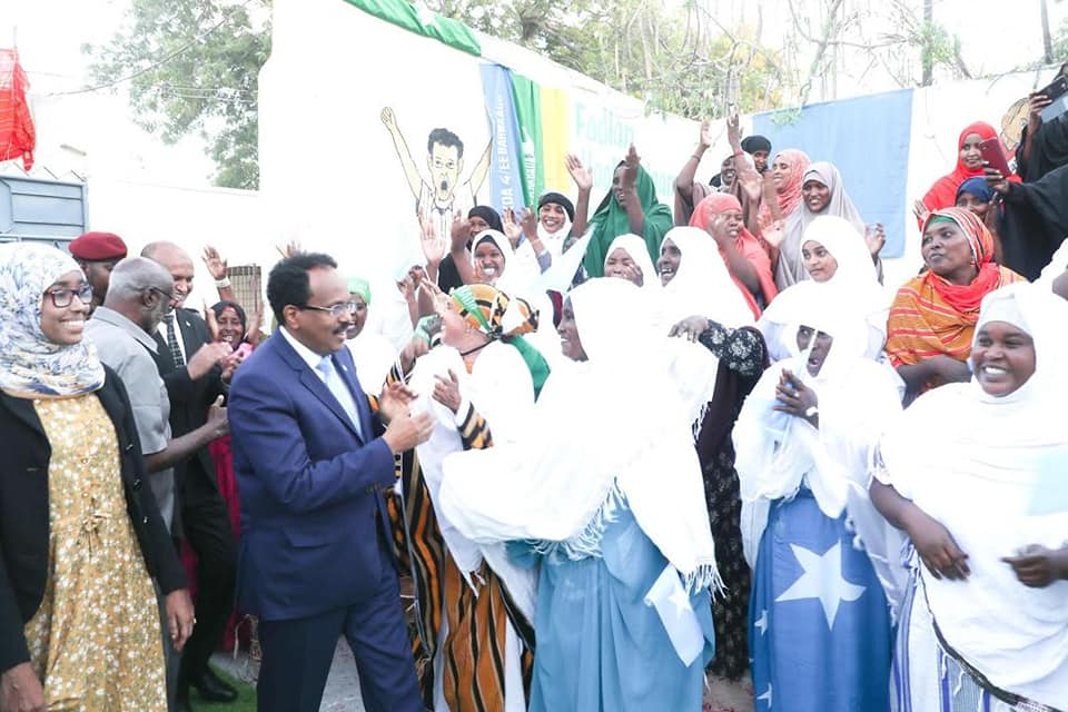 Farmaajo iyo shacabka gaar ahaan haweenka iyo hooyooyinka