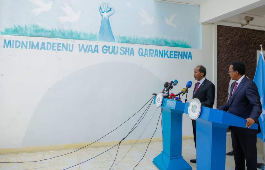 Sawirada talawareejinta Farmaajo iyo Xasan Sheekh