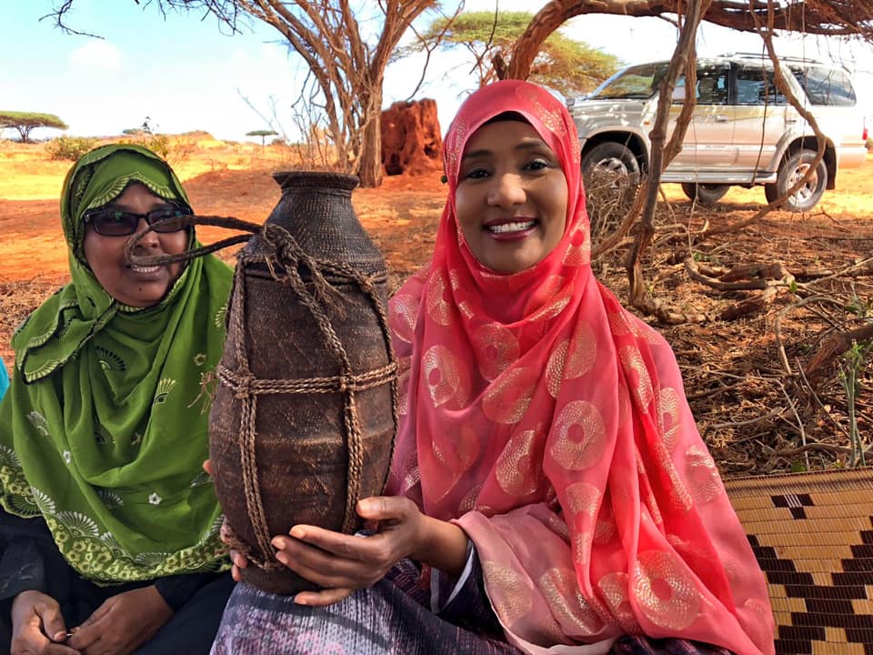 Hodan Naleye Video warka Af-soomaali ay ku akhrinayso