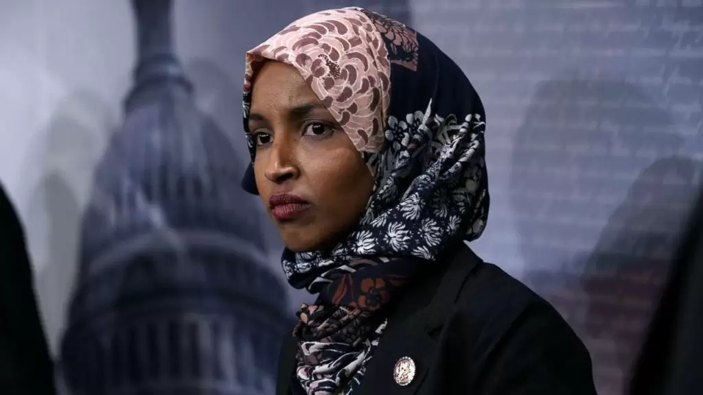 Ilhan Omar iyo Donald Trump oo si xun isu weeraray