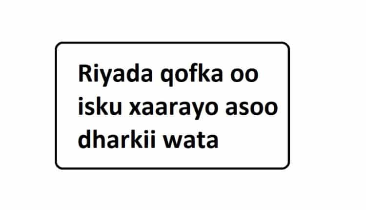 Riyada qofka oo isku xaarayo asoo dharkii wata