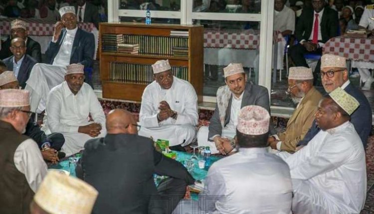 Uhuru Kenyatta oo khudbad ka jeediyay masjidka Jamia mosque 4