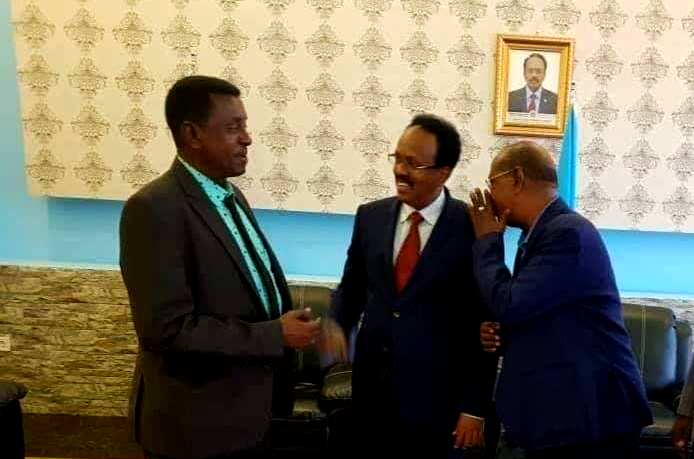 Xasan Aadan Samatar Farmaajo muxuu ka rabaa