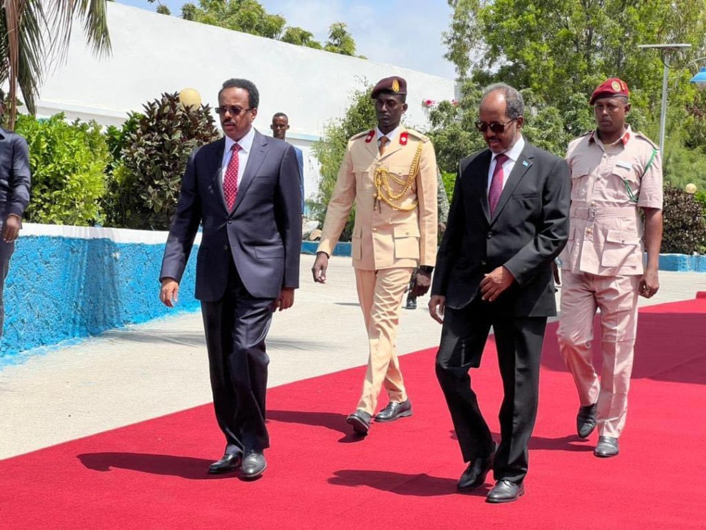 Sawirada talawareejinta Farmaajo iyo Xasan Sheekh