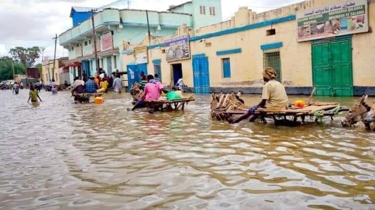 Beladweyne oo bad isu rogtay daawo sawirada