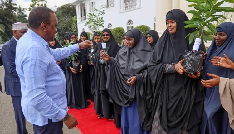 sawirada md Uhuru Kenyata sawirada dumarka soomaaliyeed (1)