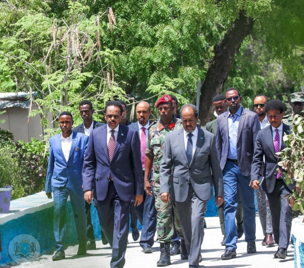 Sawirada talawareejinta Farmaajo iyo Xasan Sheekh