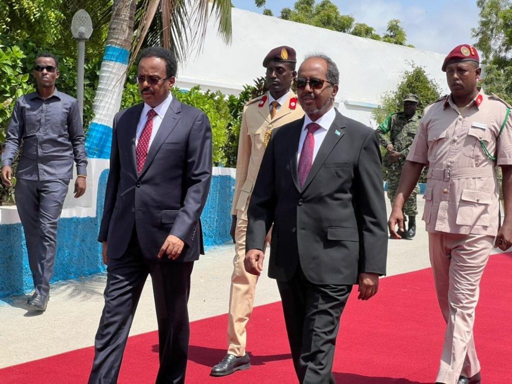 Sawirada talawareejinta Farmaajo iyo Xasan Sheekh