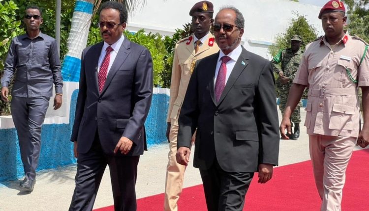 xaflada talo wareejinta farmaajo iyo xasan sheekh sawiro (1)