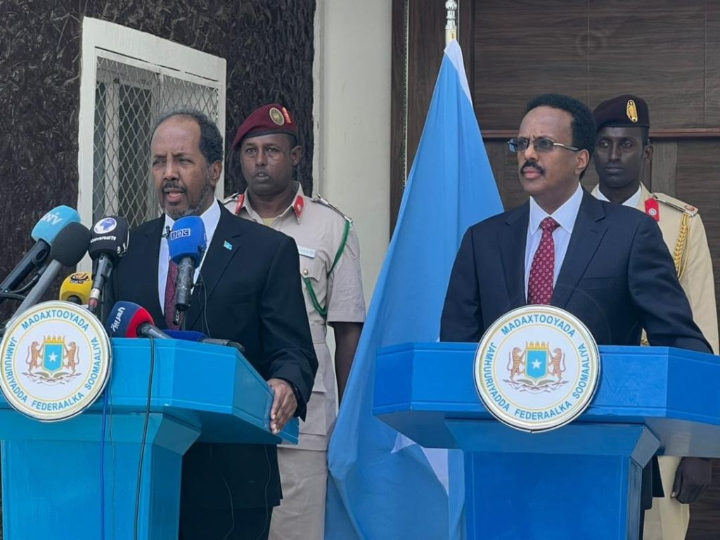 Sawirada talawareejinta Farmaajo iyo Xasan Sheekh