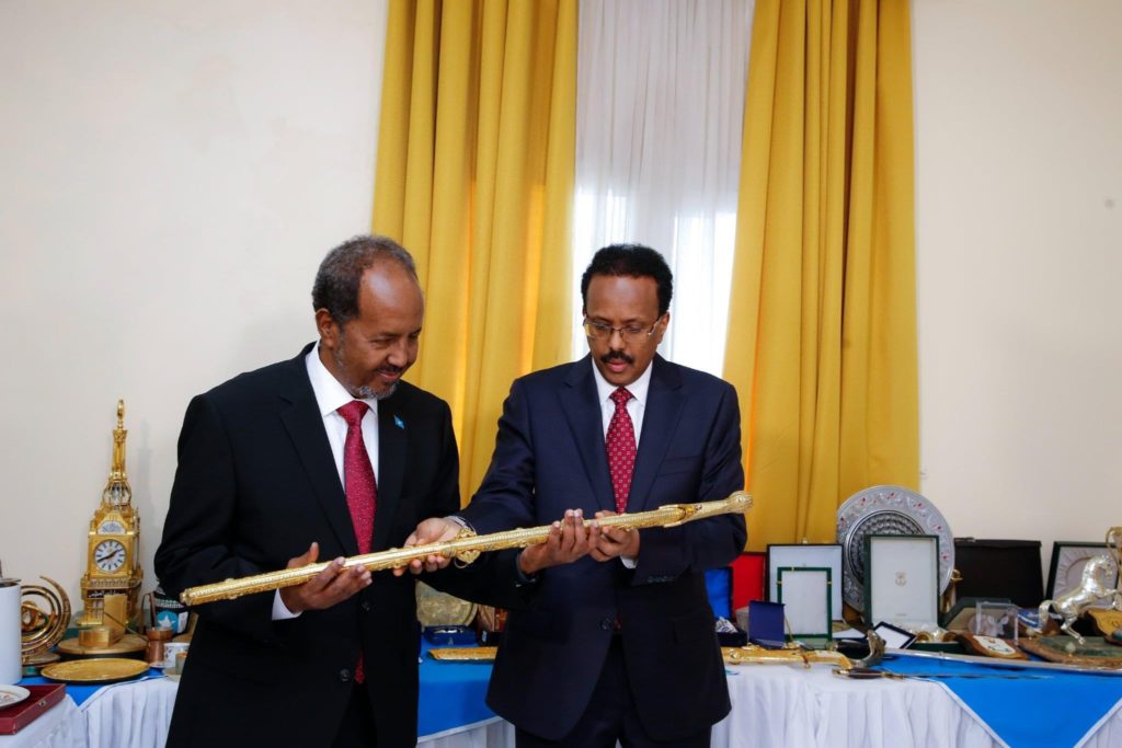 Sawirada talawareejinta Farmaajo iyo Xasan Sheekh