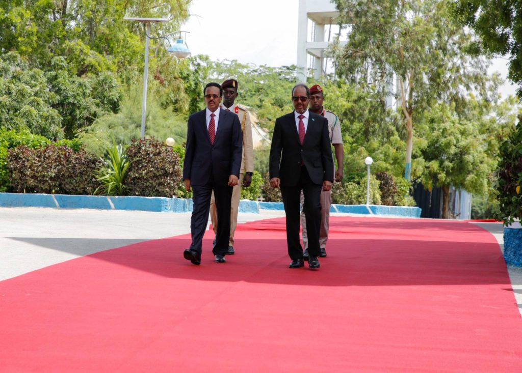 Sawirada talawareejinta Farmaajo iyo Xasan Sheekh